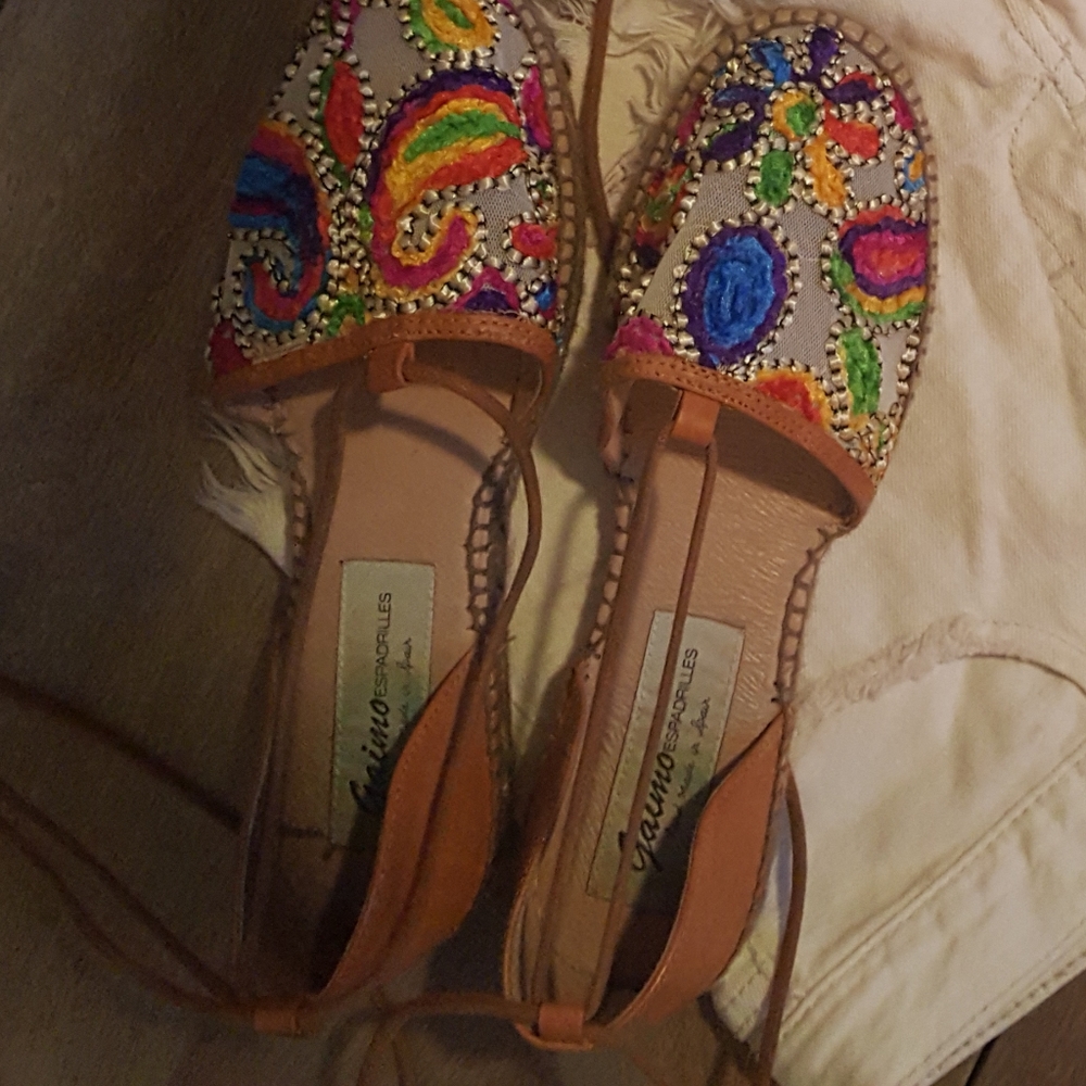 Embroidered espadrilles